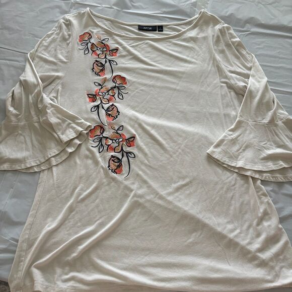 Apt 9 Tunic White w/Floral Embroidered Design Size Large EUC - Picture 5 of 10